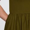 Abito midi con orlo a fazzoletto in tecnica mista Abito midi con orlo a fazzoletto in tecnica mista