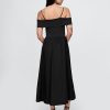 Abito midi con spalle scoperte in tecnica mista Abito midi con spalle scoperte in tecnica mista