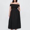 Abito midi con spalle scoperte in tecnica mista Abito midi con spalle scoperte in tecnica mista