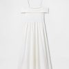 Abito midi con spalle scoperte in tecnica mista Abito midi con spalle scoperte in tecnica mista
