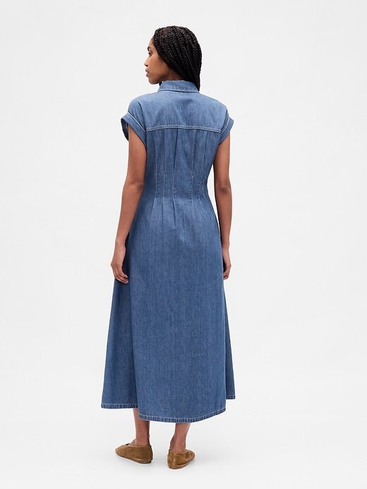 Abito midi in denim con risvolto Abito midi in denim con risvolto