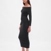Abito midi in maglia elasticizzata CashSoft con spalle scoperte Abito midi in maglia elasticizzata CashSoft con spalle scoperte