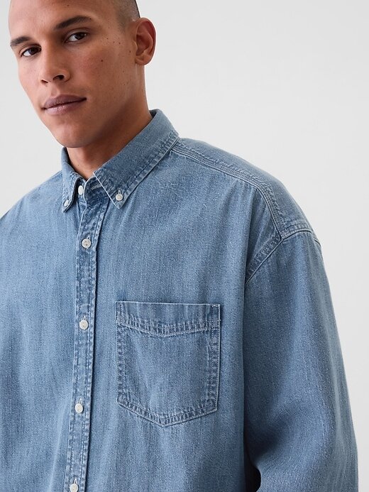 Camicia grande in denim Camicia grande in denim
