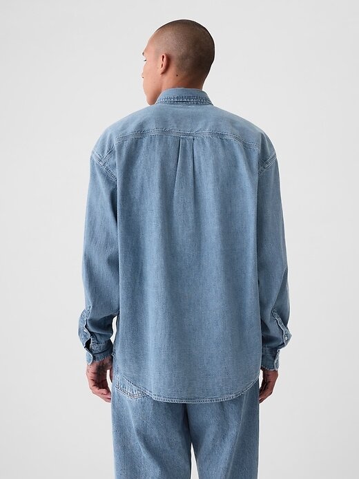 Camicia grande in denim Camicia grande in denim