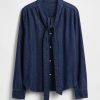 Camicia in denim con collo annodato Camicia in denim con collo annodato