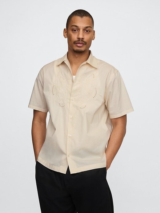 Camicia in popeline con occhielli Camicia in popeline con occhielli