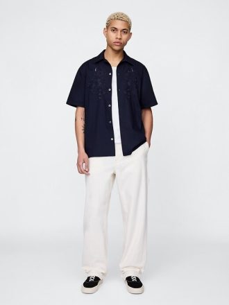Camicia in popeline con occhielli