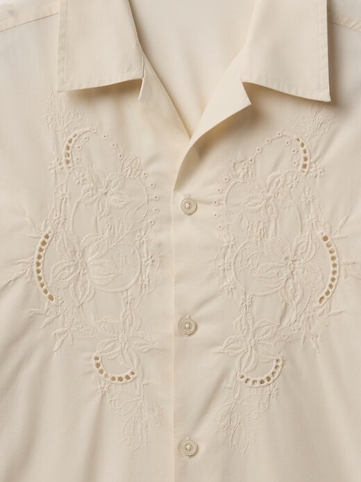 Camicia in popeline con occhielli Camicia in popeline con occhielli
