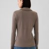 Camicia moderna con bottoni Camicia moderna con bottoni