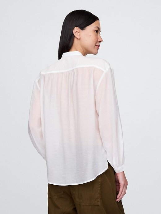 Camicia trasparente con bottoni sul davanti Camicia trasparente con bottoni sul davanti
