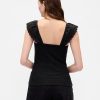 Canotta moderna con svolazzi sulle costole Canotta moderna con svolazzi sulle costole