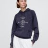 Felpa con cappuccio raglan con logo Gap × DÔEN per adulti Felpa con cappuccio raglan con logo Gap × DÔEN per adulti