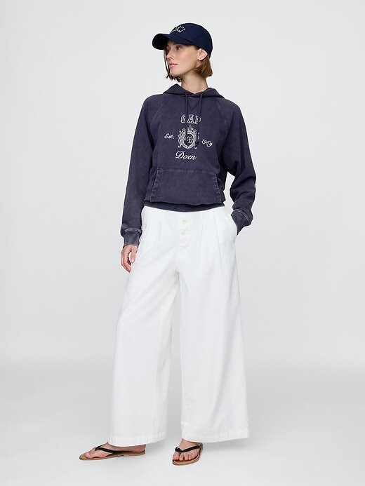 Felpa con cappuccio raglan con logo Gap × DÔEN per adulti Felpa con cappuccio raglan con logo Gap × DÔEN per adulti