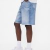 Gap × BÉIS Pantaloncini larghi in denim lavorato a maglia per adulti Gap × BÉIS Pantaloncini larghi in denim lavorato a maglia per adulti