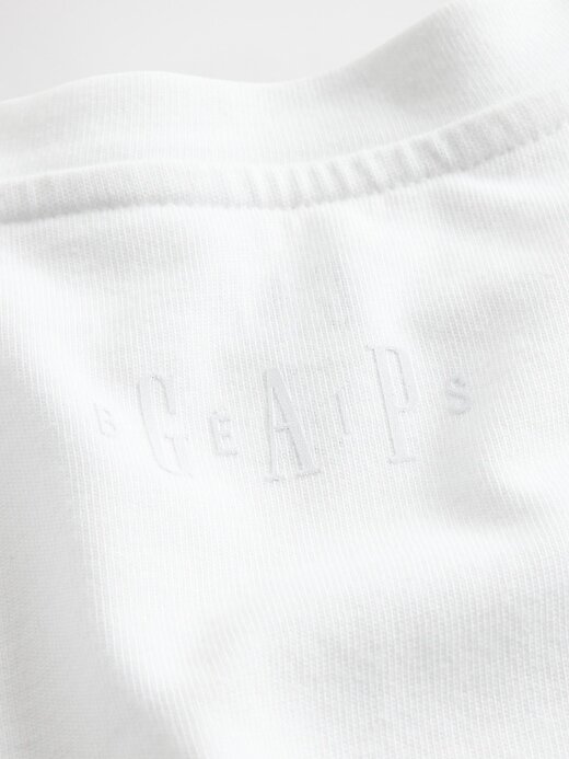 Gap × BÉIS T-shirt con grafica corta vintage in cotone biologico morbido Gap × BÉIS T-shirt con grafica corta vintage in cotone biologico morbido