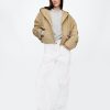 Giacca corta in nylon con cappuccio Giacca corta in nylon con cappuccio