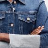 Giacca in denim con polsini a spillo e icona corta
