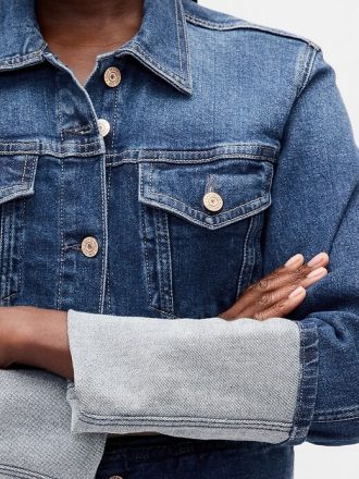 Giacca in denim con polsini a spillo e icona corta