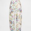 Jeans a vita alta con stampa floreale