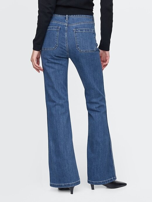Jeans a zampa anni ’70 a vita alta Jeans a zampa anni ’70 a vita alta