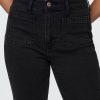 Jeans a zampa anni ’70 a vita alta e curvy Jeans a zampa anni ’70 a vita alta e curvy