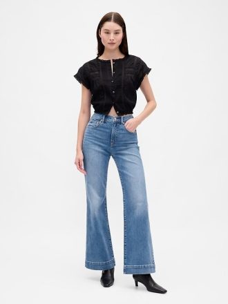 Jeans a zampa rilassati a vita alta