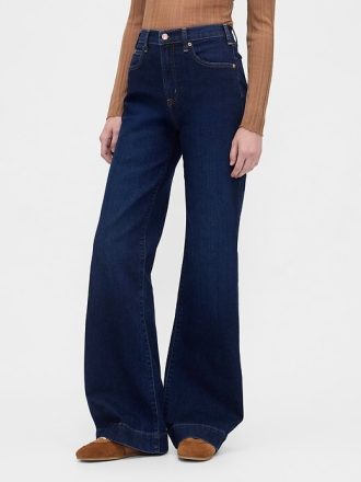 Jeans a zampa rilassati a vita alta
