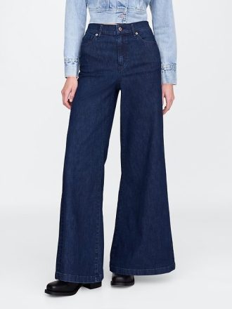 Jeans a zampa rilassati a vita alta