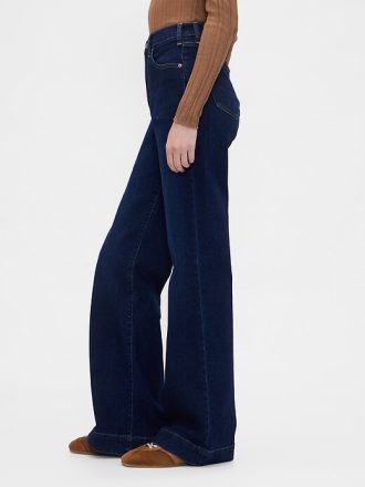 Jeans a zampa rilassati a vita alta