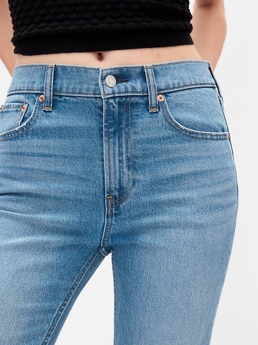 Jeans aderenti e dritti a vita alta anni ’90 Jeans aderenti e dritti a vita alta anni ’90