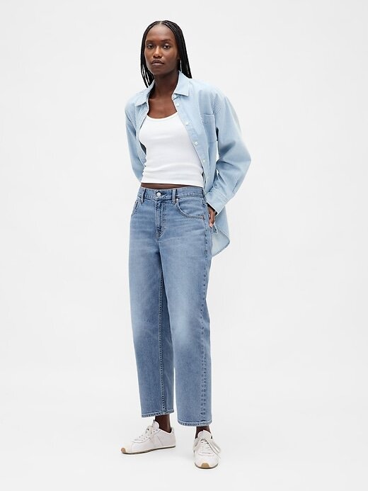 Jeans crop rilassati a vita media Jeans crop rilassati a vita media