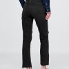 Jeans dritti e a vita alta