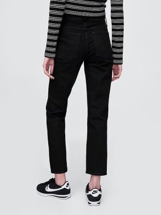 Jeans dritti e a vita alta