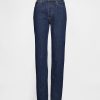 Jeans dritti e a vita alta