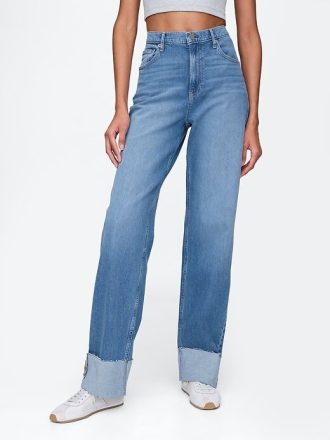 Jeans larghi anni ’90 con risvolto a vita media