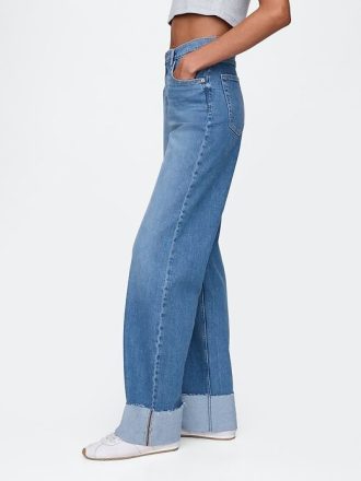 Jeans larghi anni ’90 con risvolto a vita media