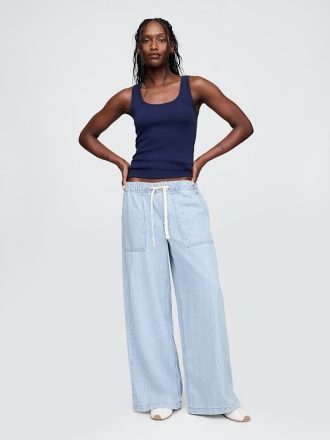 Jeans larghi e comodi a vita media