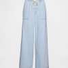 Jeans larghi e comodi a vita media