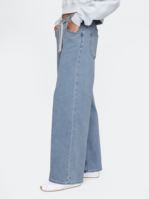 Jeans larghi e comodi in maglia a vita media Jeans larghi e comodi in maglia a vita media