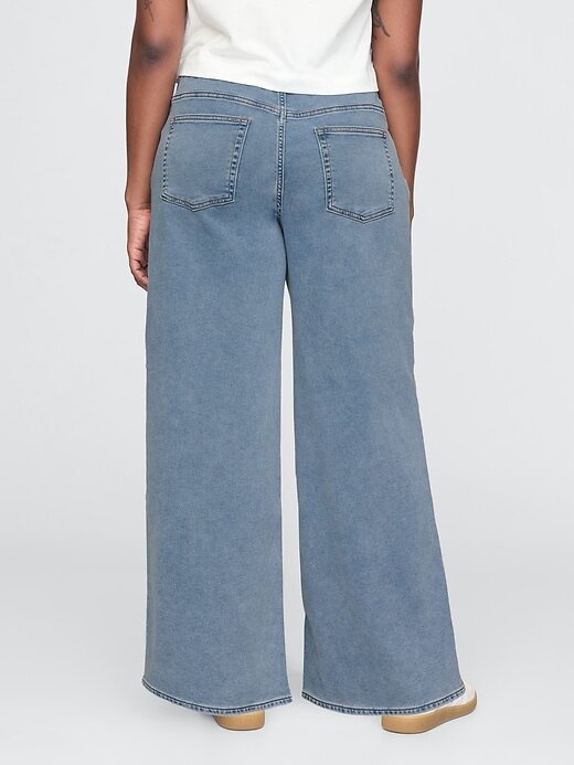 Jeans larghi e comodi in maglia a vita media Jeans larghi e comodi in maglia a vita media