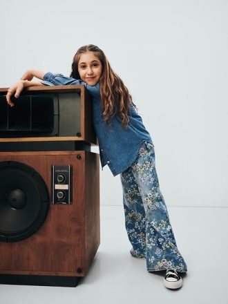 Jeans larghi e facili da indossare per bambini con motivo floreale