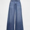 Jeans larghi e morbidi a vita media