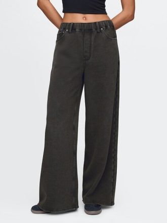 Jeans larghi e pesanti della tuta
