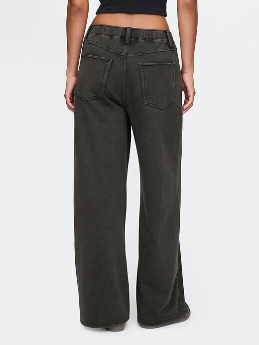 Jeans larghi e pesanti della tuta Jeans larghi e pesanti della tuta