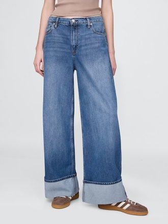 Jeans larghi ultra morbidi a vita media con risvolto