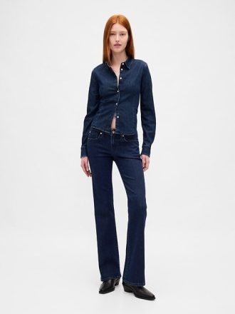 Jeans lunghi e attillati a vita bassa