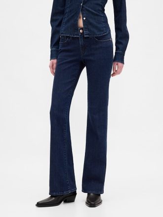 Jeans lunghi e attillati a vita bassa
