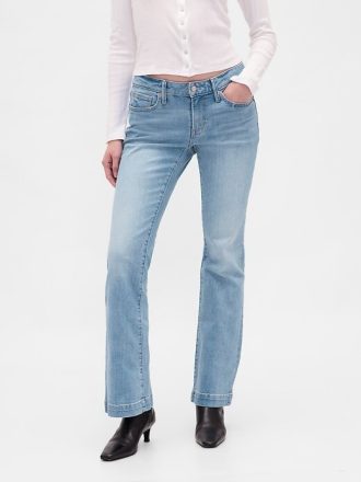Jeans lunghi e attillati a vita bassa