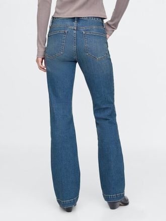 Jeans lunghi e attillati a vita bassa