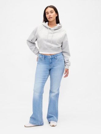 Jeans lunghi e attillati a vita bassa e sinuosa